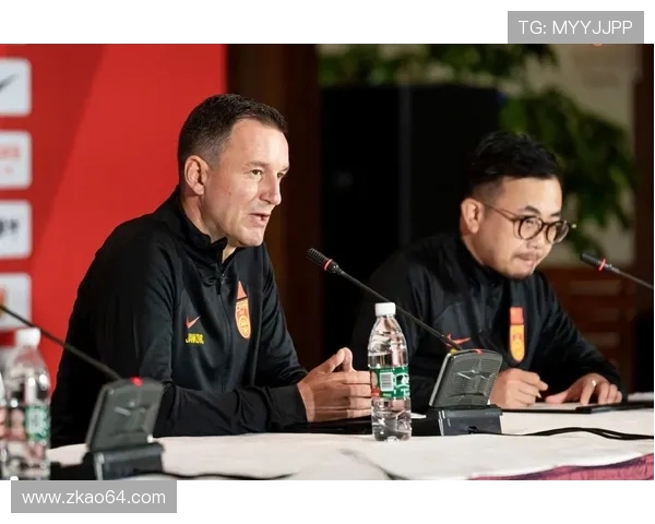 国足前帅扬科维奇访问曼城
